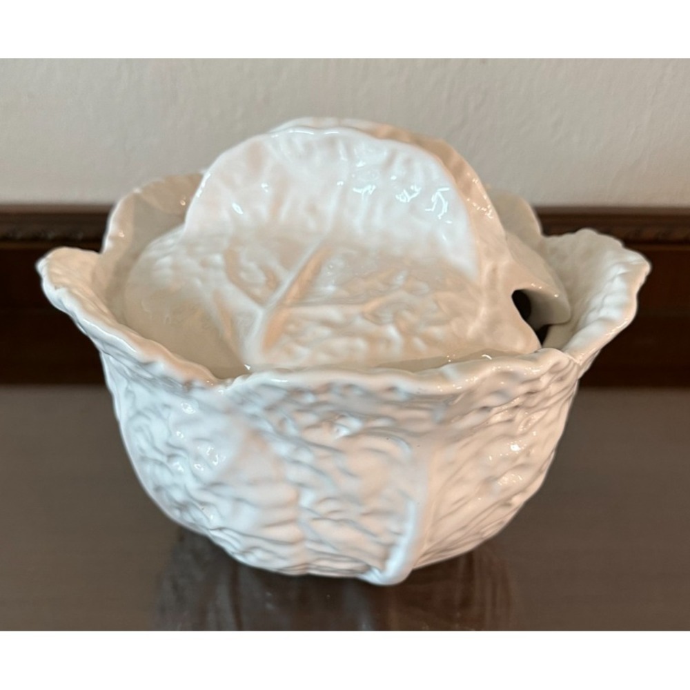 Vintage Portuguese Majolica White Cabbage Leaf Soup‎ Tureen with Lid 8'' x 6''